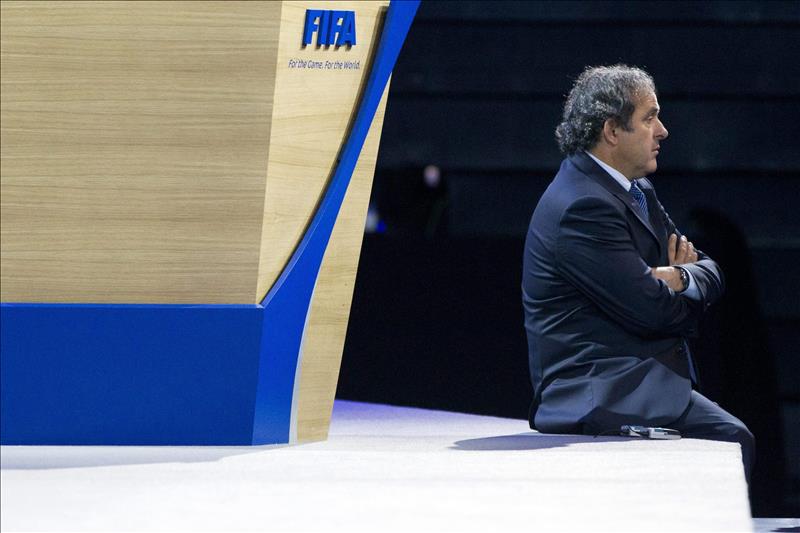 Platini retira su candidatura a presidir la FIFA