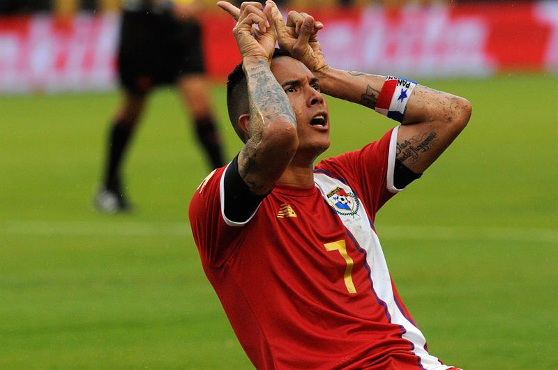 2-1. Blas Pérez da el triunfo a Panamá en su debut histórico en Copa América