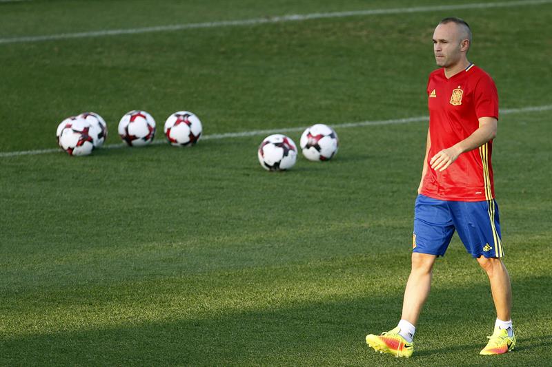 Iniesta al mando por primera vez en la 'era Lopetegui'