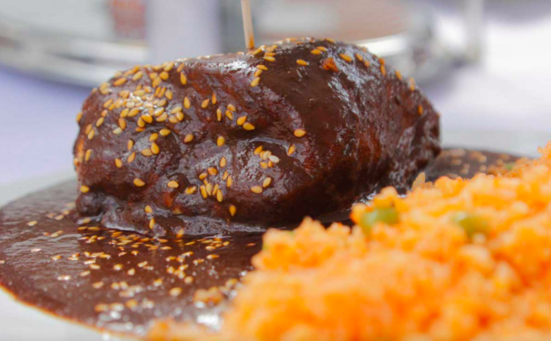 Mole Poblano 800x495 - La riqueza de la gastronomía mexicana