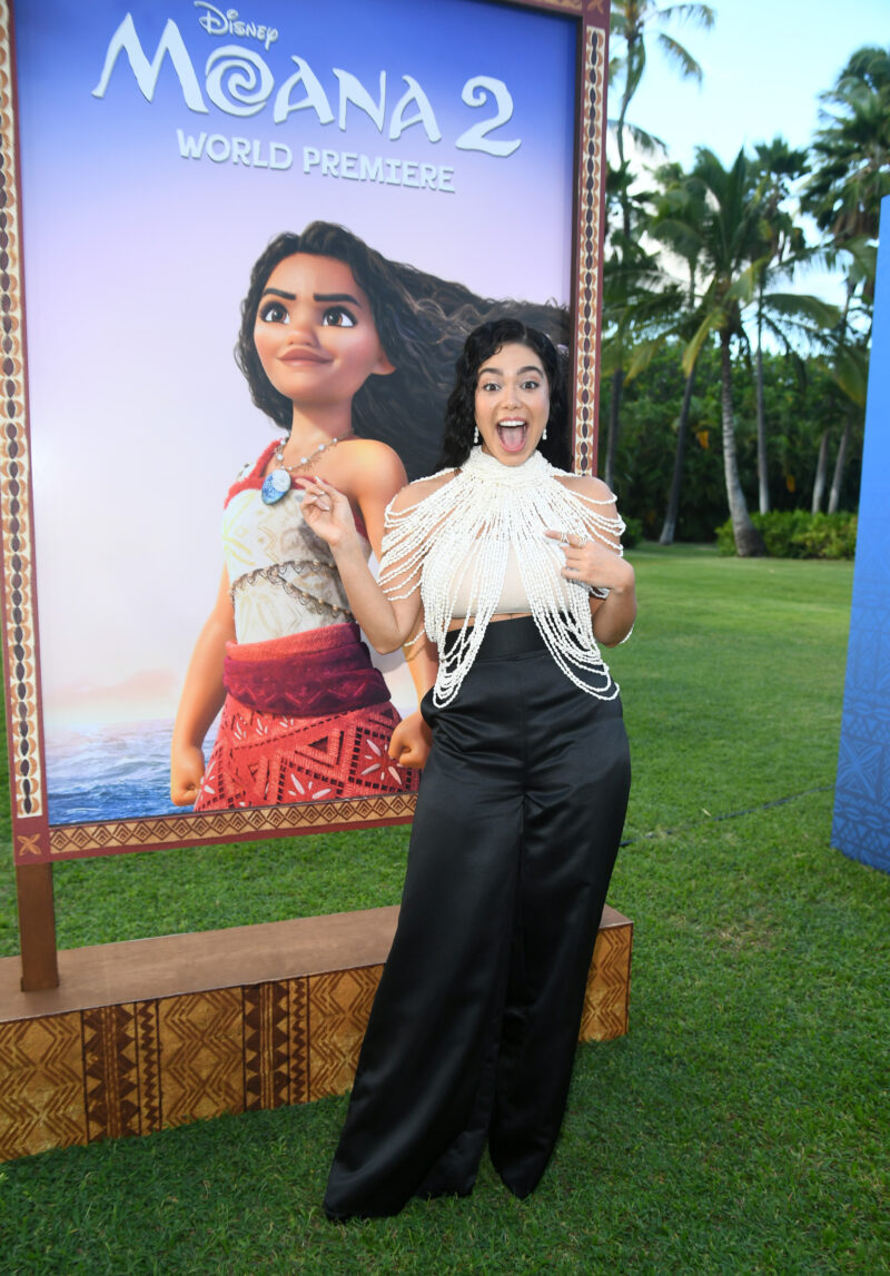 AR5 8732 Xrrebze4 800x1147 - Auliʻi Cravalho y Dwayne Johnson encabezan el espectacular estreno mundial de “Moana 2” 